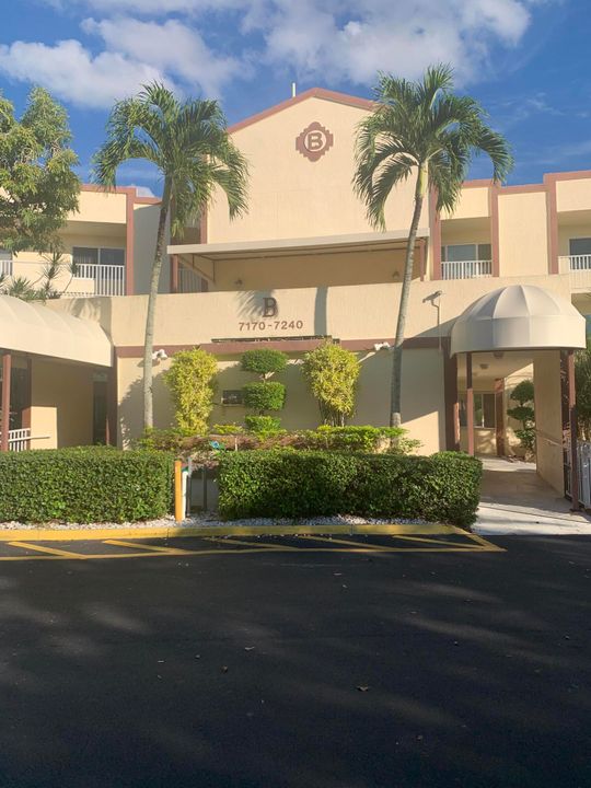 For Sale: $215,000 (2 beds, 2 baths, 1294 Square Feet)