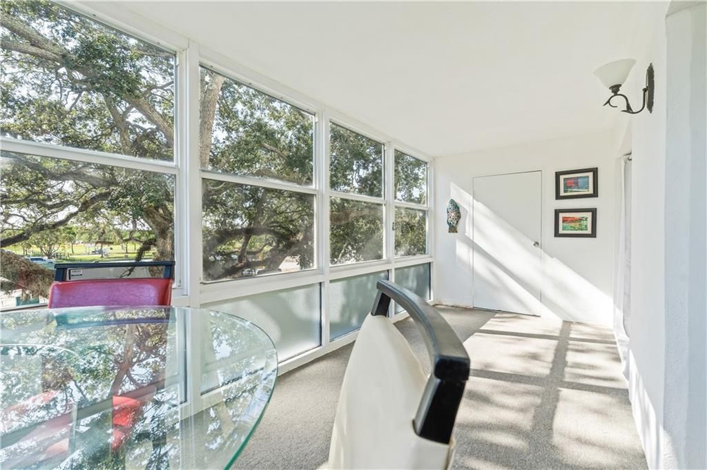 For Sale: $409,900 (2 beds, 2 baths, 1200 Square Feet)