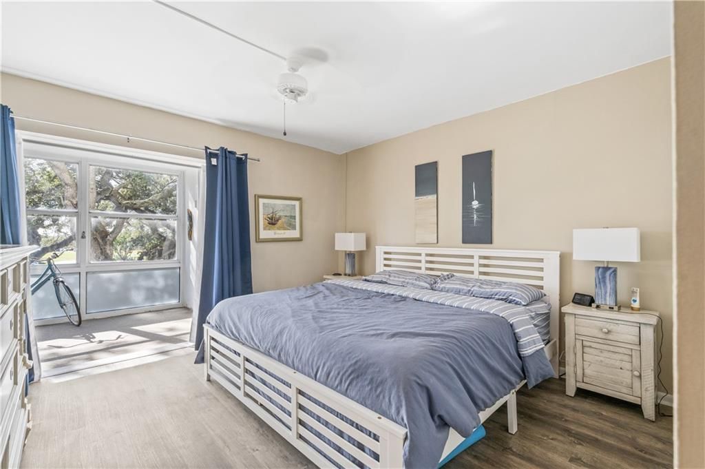 For Sale: $409,900 (2 beds, 2 baths, 1200 Square Feet)