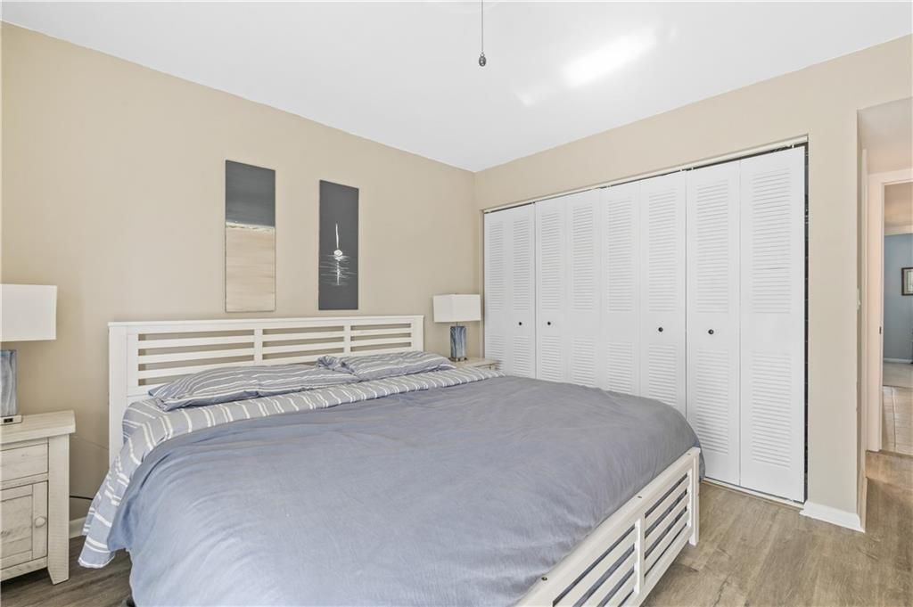 For Sale: $409,900 (2 beds, 2 baths, 1200 Square Feet)