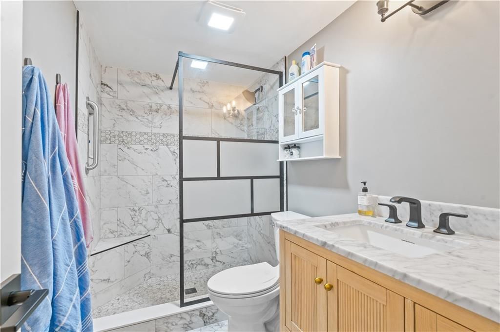 For Sale: $409,900 (2 beds, 2 baths, 1200 Square Feet)