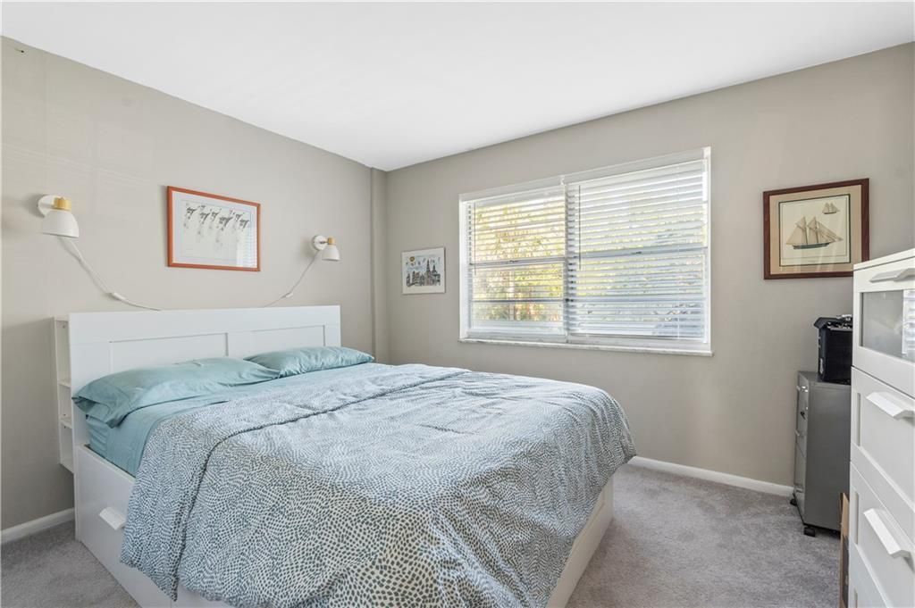 For Sale: $409,900 (2 beds, 2 baths, 1200 Square Feet)