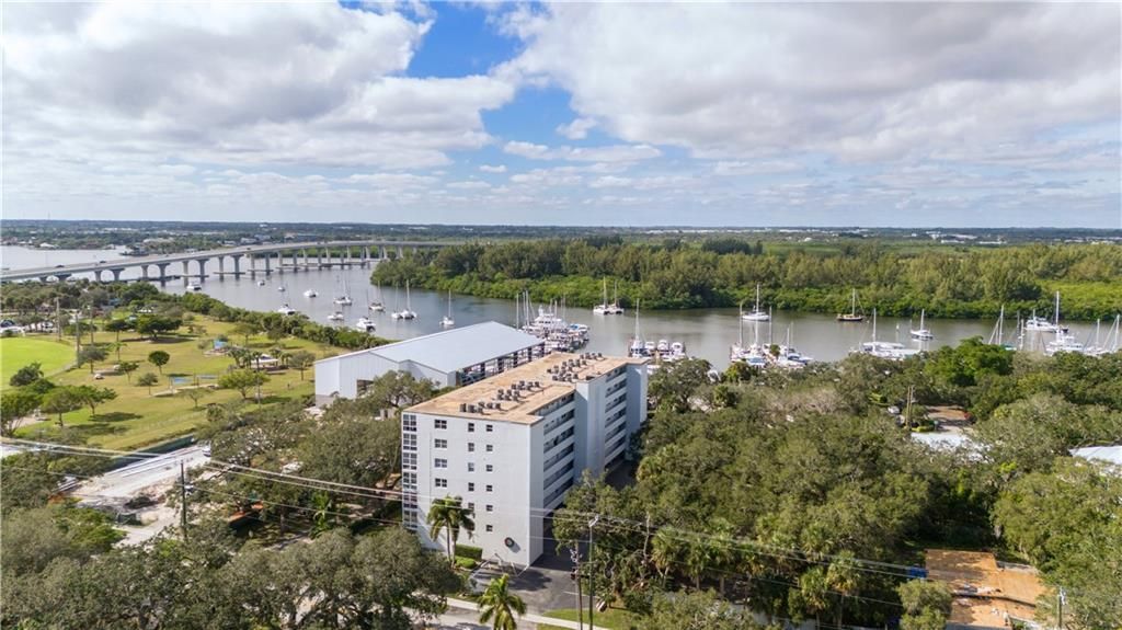 For Sale: $409,900 (2 beds, 2 baths, 1200 Square Feet)