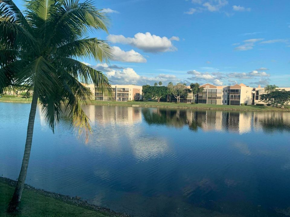 For Sale: $215,000 (2 beds, 2 baths, 1294 Square Feet)