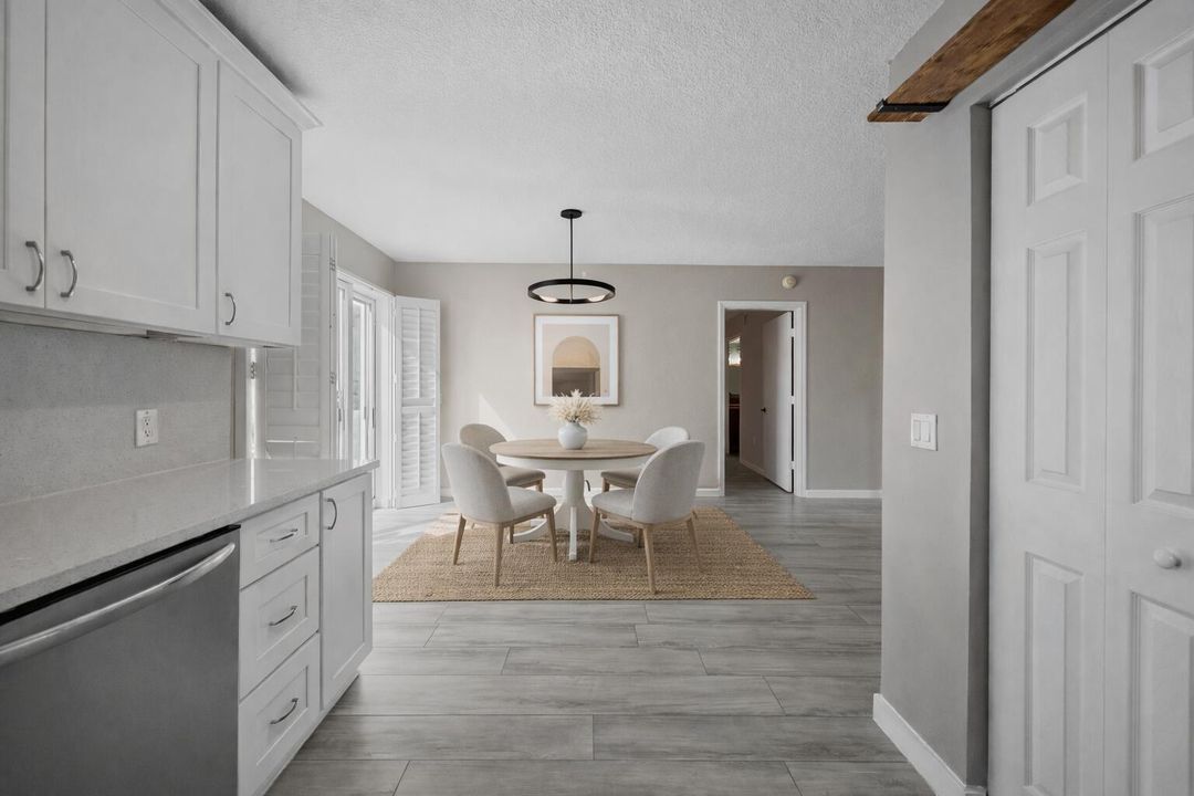 For Sale: $250,000 (3 beds, 2 baths, 1092 Square Feet)