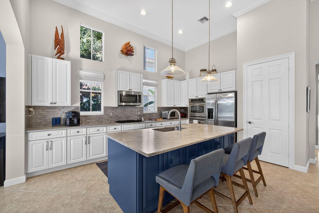 For Sale: $1,275,000 (3 beds, 3 baths, 2352 Square Feet)