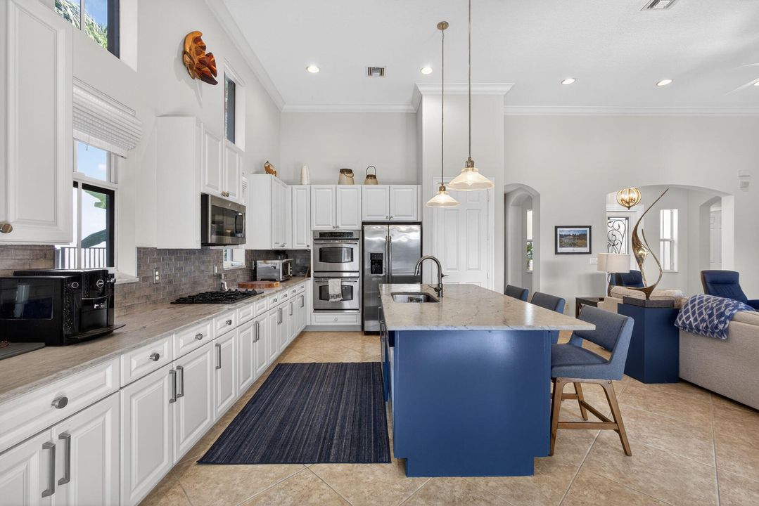 For Sale: $1,275,000 (3 beds, 3 baths, 2352 Square Feet)