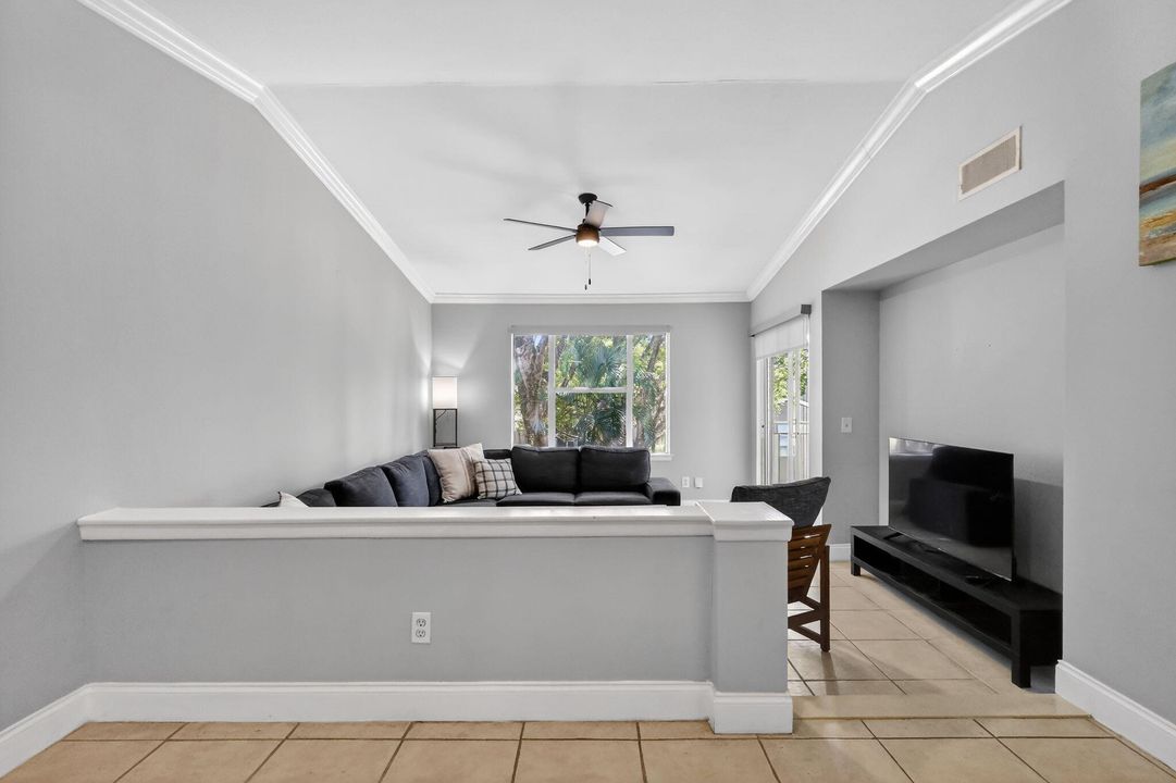 出租: $2,250 (2 贝兹, 2 浴室, 992 平方英尺)