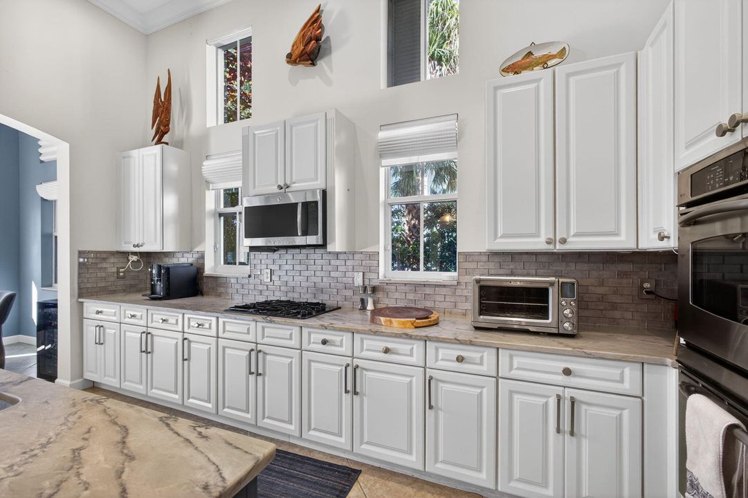 For Sale: $1,275,000 (3 beds, 3 baths, 2352 Square Feet)