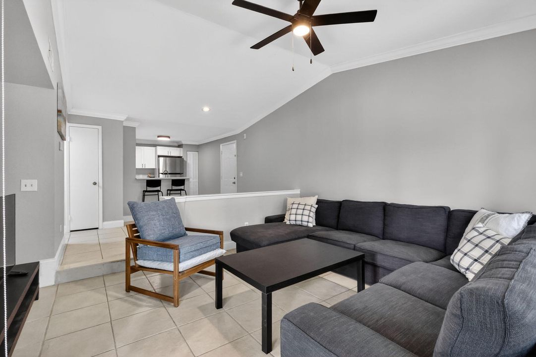 出租: $2,250 (2 贝兹, 2 浴室, 992 平方英尺)