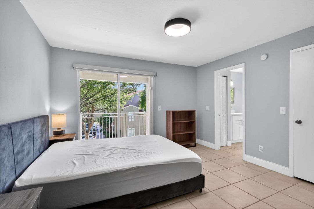 出租: $2,250 (2 贝兹, 2 浴室, 992 平方英尺)