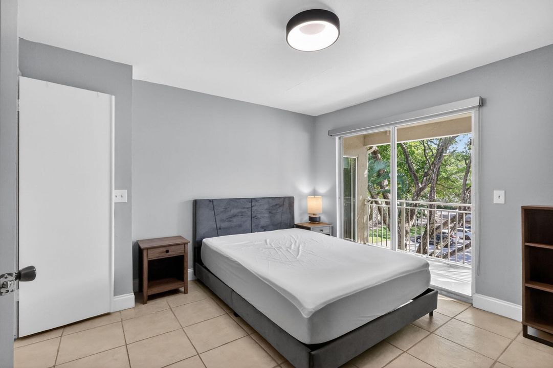 出租: $2,250 (2 贝兹, 2 浴室, 992 平方英尺)