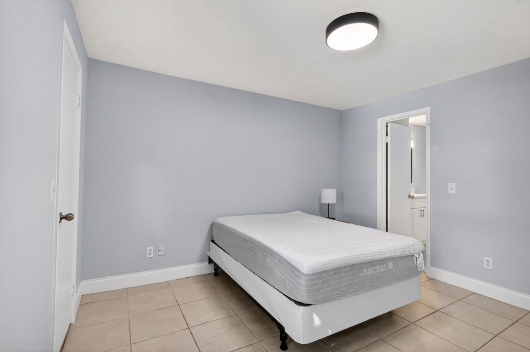 出租: $2,250 (2 贝兹, 2 浴室, 992 平方英尺)