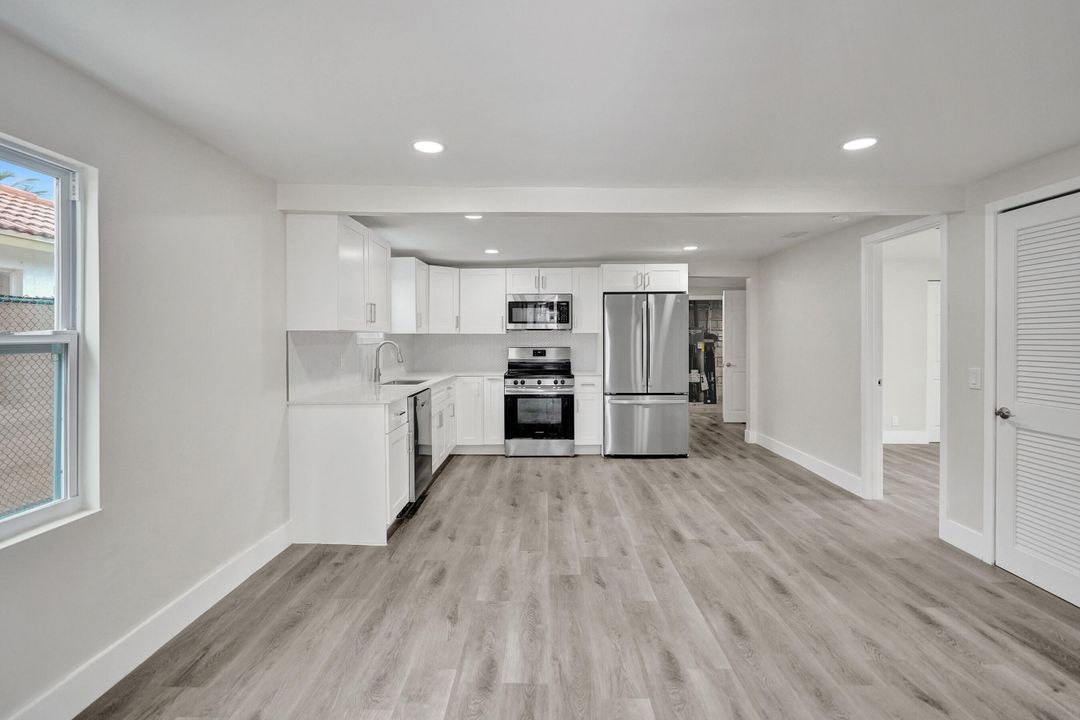 For Rent: $2,300 (3 beds, 2 baths, 1045 Square Feet)