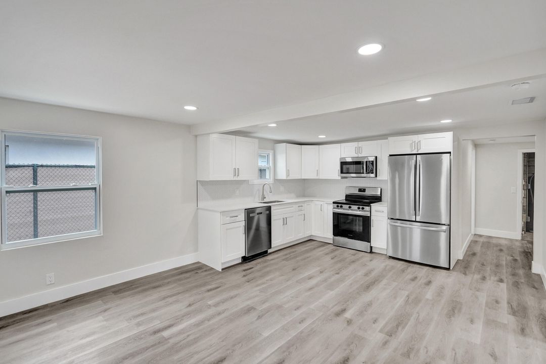 For Rent: $2,300 (3 beds, 2 baths, 1045 Square Feet)