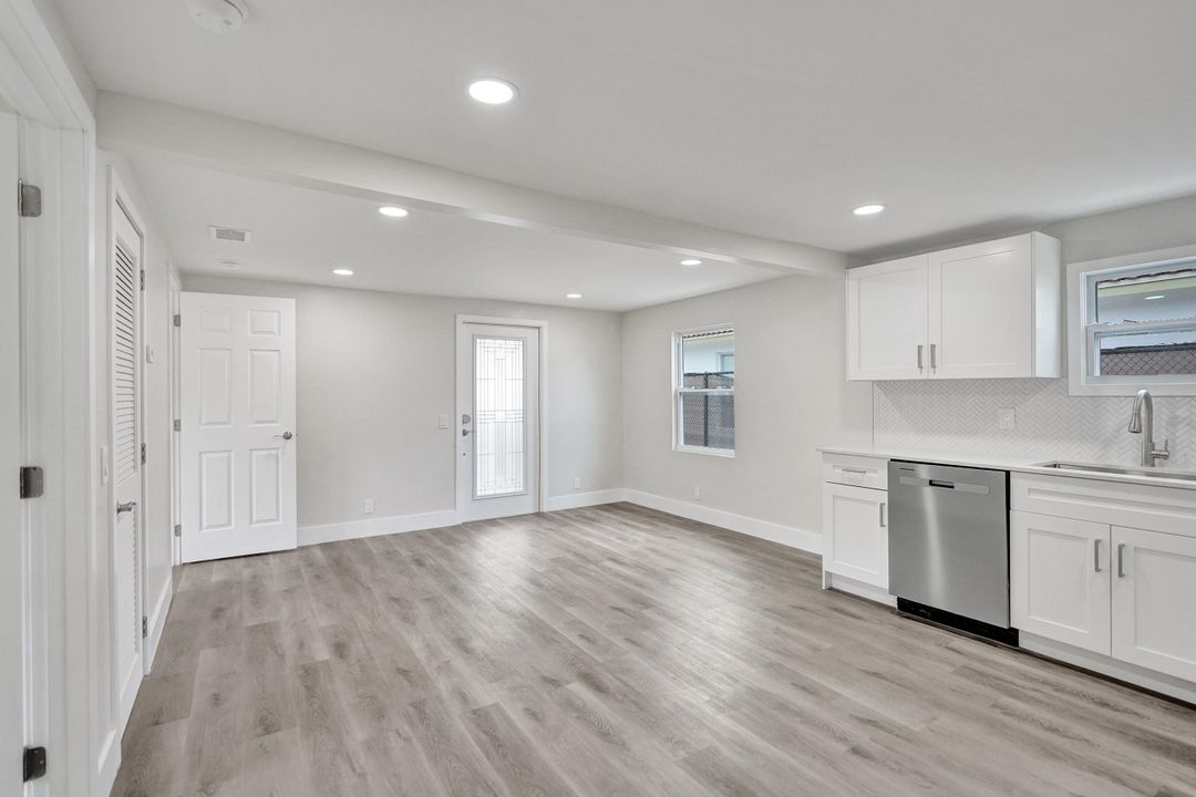 For Rent: $2,300 (3 beds, 2 baths, 1045 Square Feet)