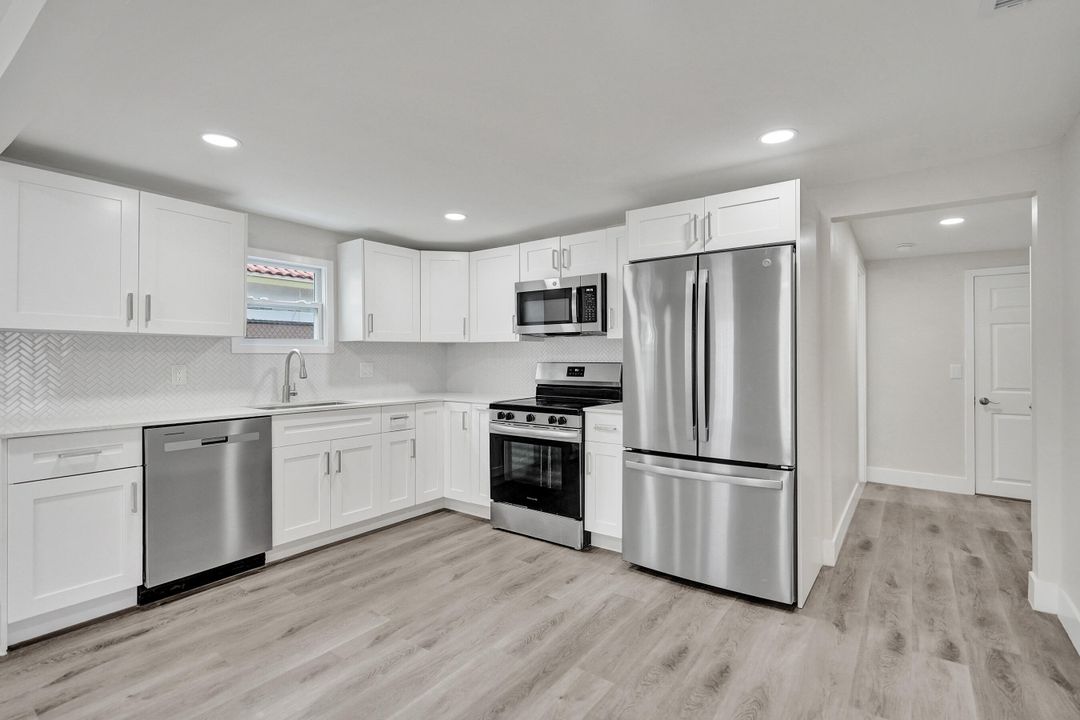 For Rent: $2,300 (3 beds, 2 baths, 1045 Square Feet)