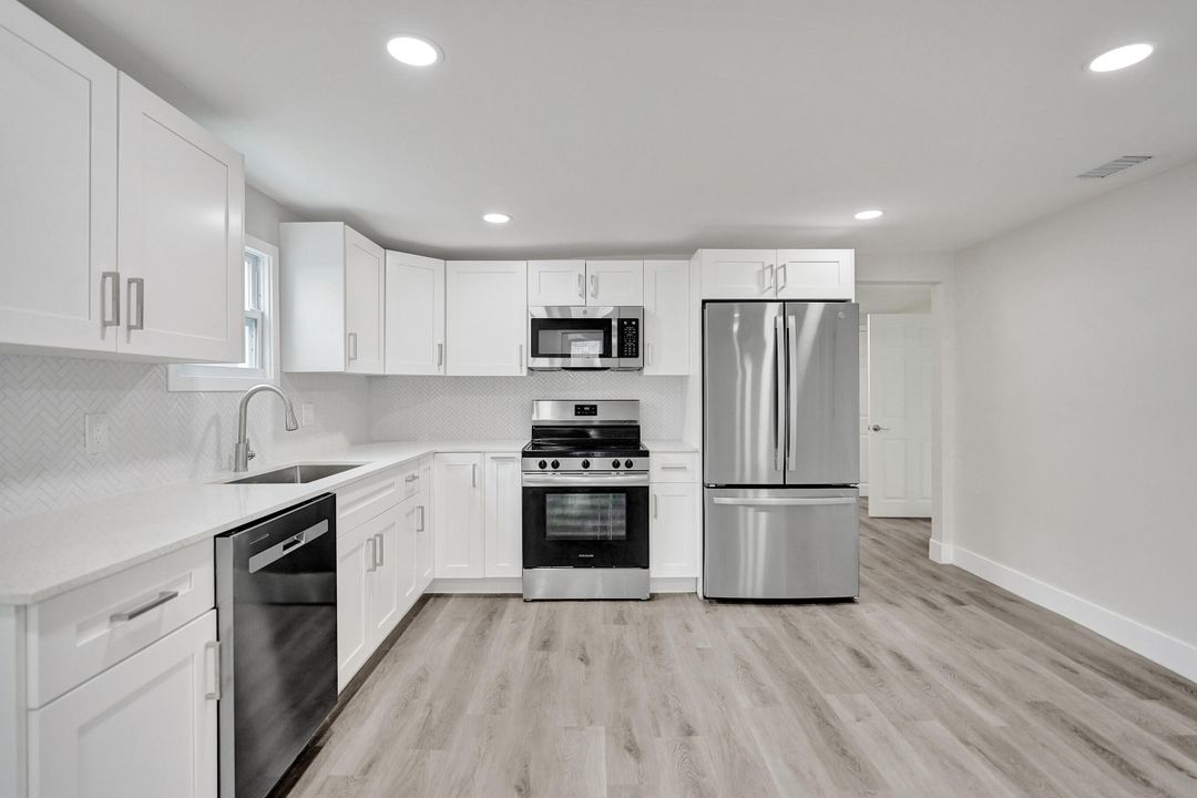 For Rent: $2,300 (3 beds, 2 baths, 1045 Square Feet)