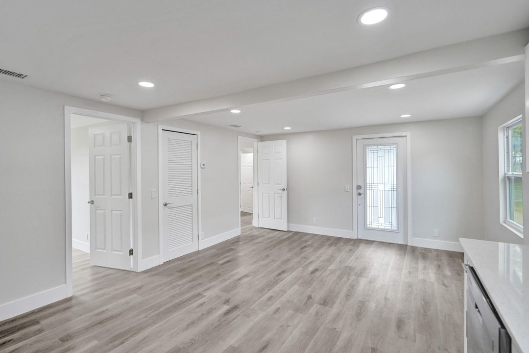 For Rent: $2,300 (3 beds, 2 baths, 1045 Square Feet)