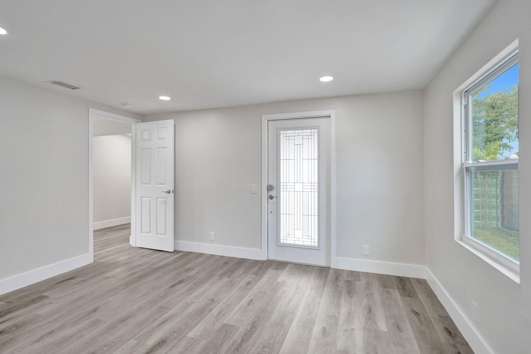 For Rent: $2,300 (3 beds, 2 baths, 1045 Square Feet)