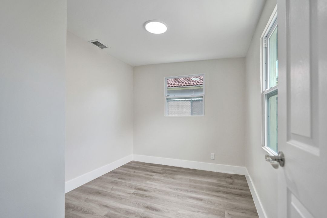 For Rent: $2,300 (3 beds, 2 baths, 1045 Square Feet)