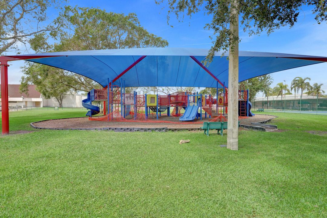 For Rent: $2,300 (3 beds, 2 baths, 1045 Square Feet)