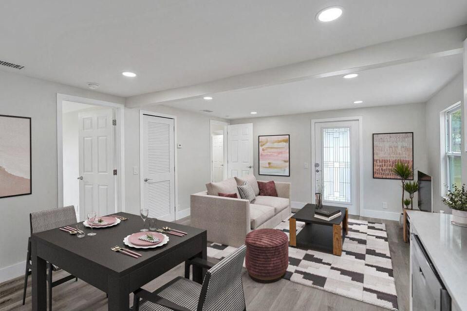 For Rent: $2,300 (3 beds, 2 baths, 1045 Square Feet)