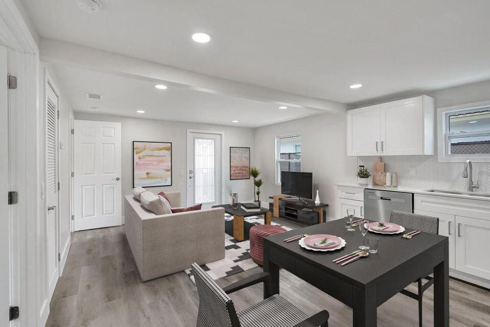 For Rent: $2,300 (3 beds, 2 baths, 1045 Square Feet)