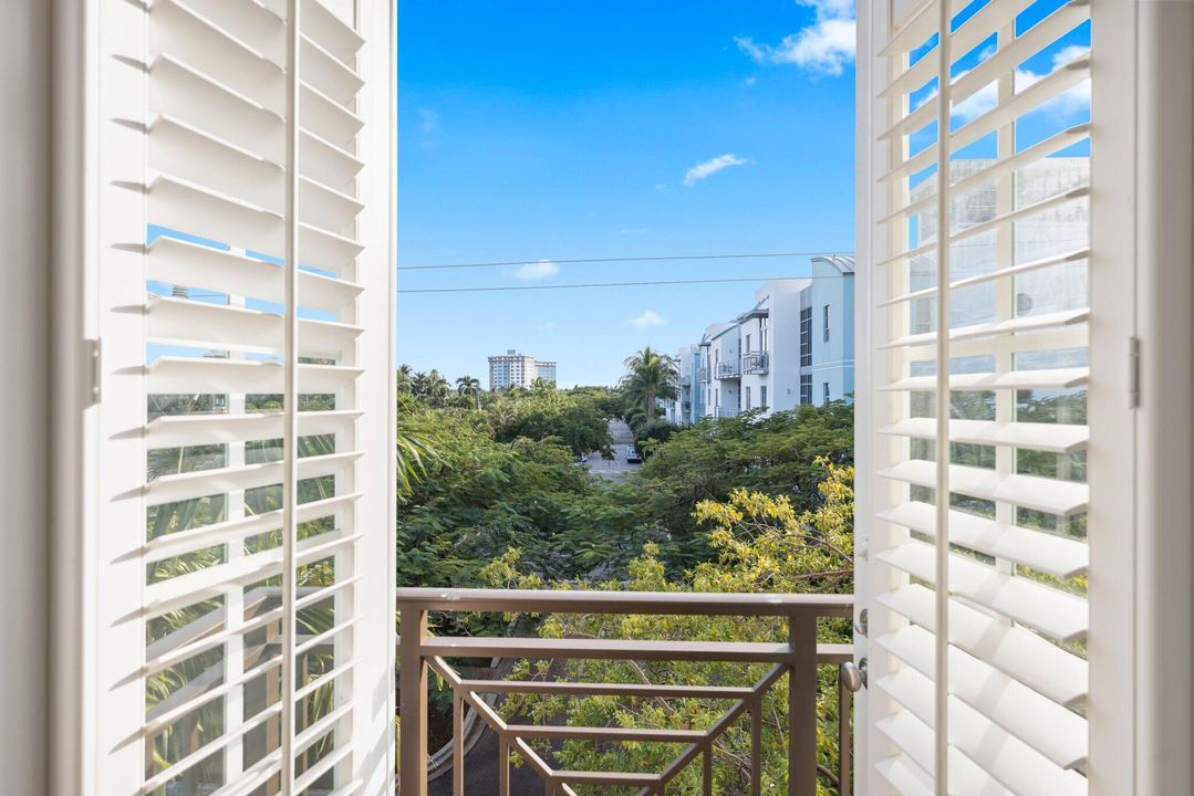 For Rent: $8,500 (4 beds, 3 baths, 2052 Square Feet)