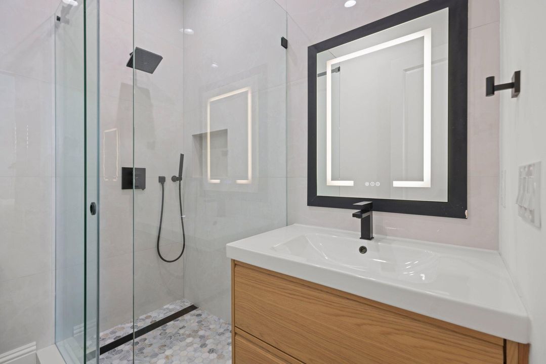 For Rent: $8,500 (4 beds, 3 baths, 2052 Square Feet)