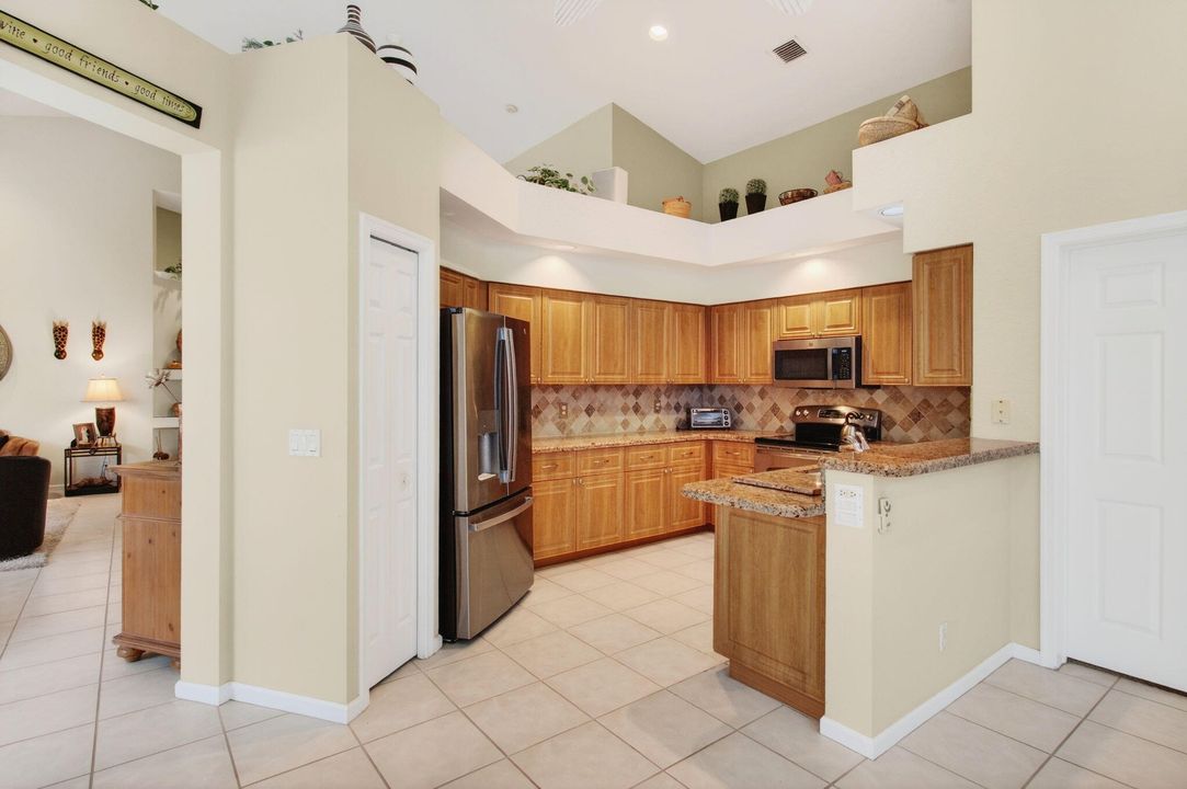 For Sale: $519,000 (3 beds, 3 baths, 2402 Square Feet)