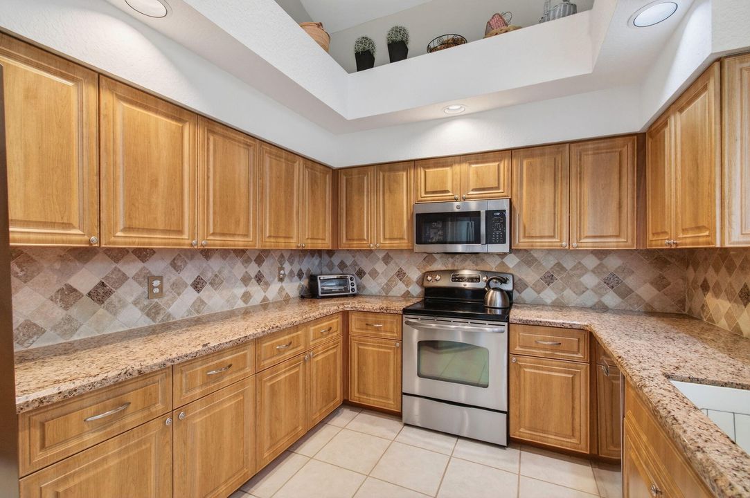 For Sale: $519,000 (3 beds, 3 baths, 2402 Square Feet)