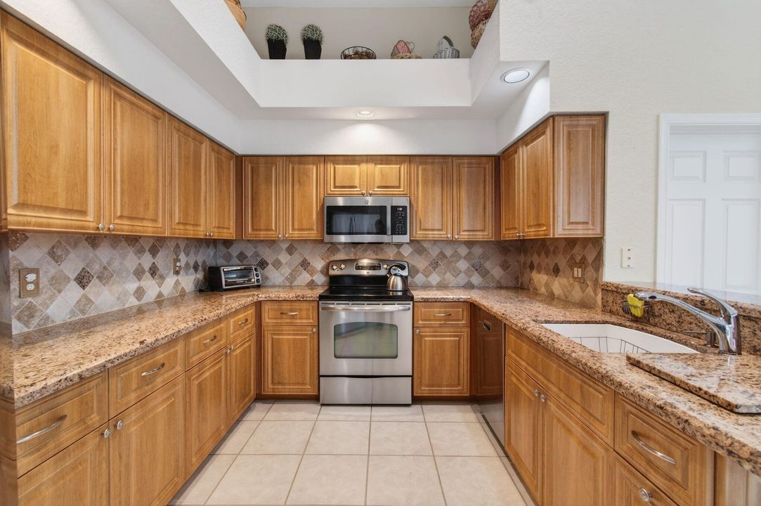 For Sale: $519,000 (3 beds, 3 baths, 2402 Square Feet)