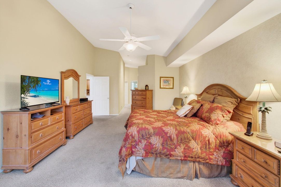 For Sale: $519,000 (3 beds, 3 baths, 2402 Square Feet)