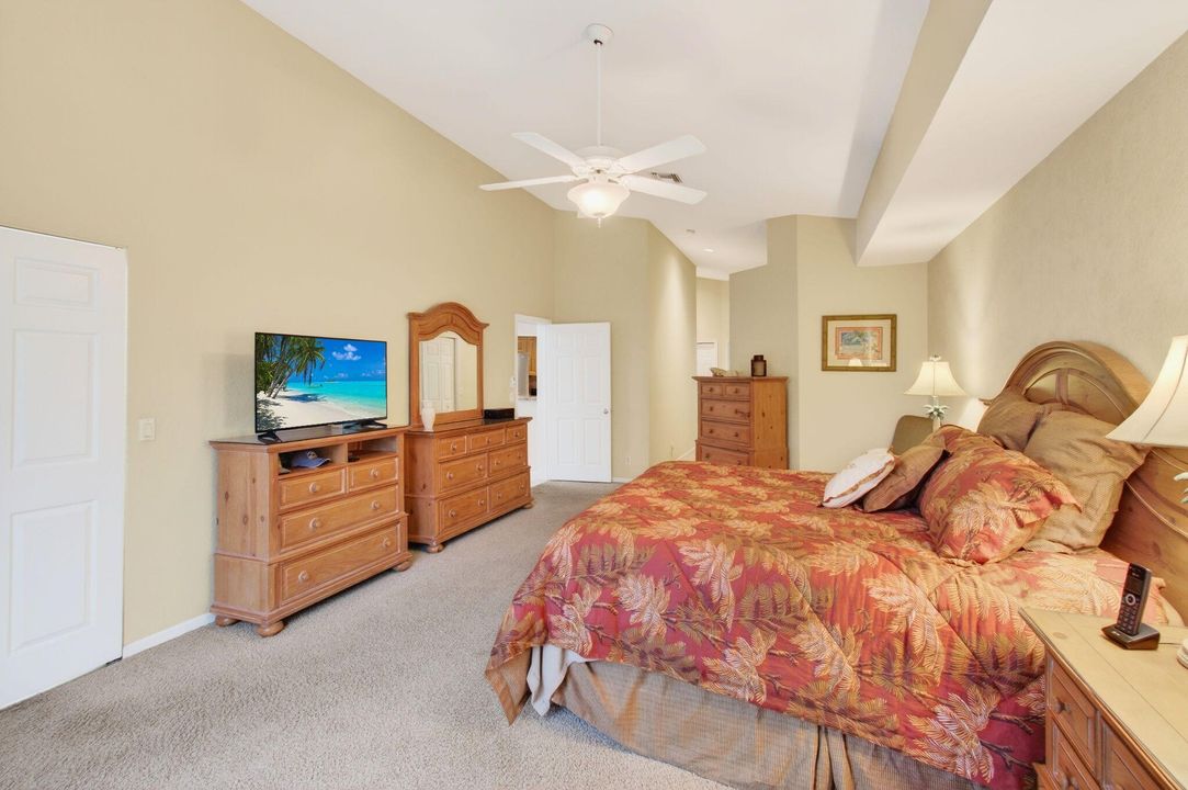 For Sale: $519,000 (3 beds, 3 baths, 2402 Square Feet)