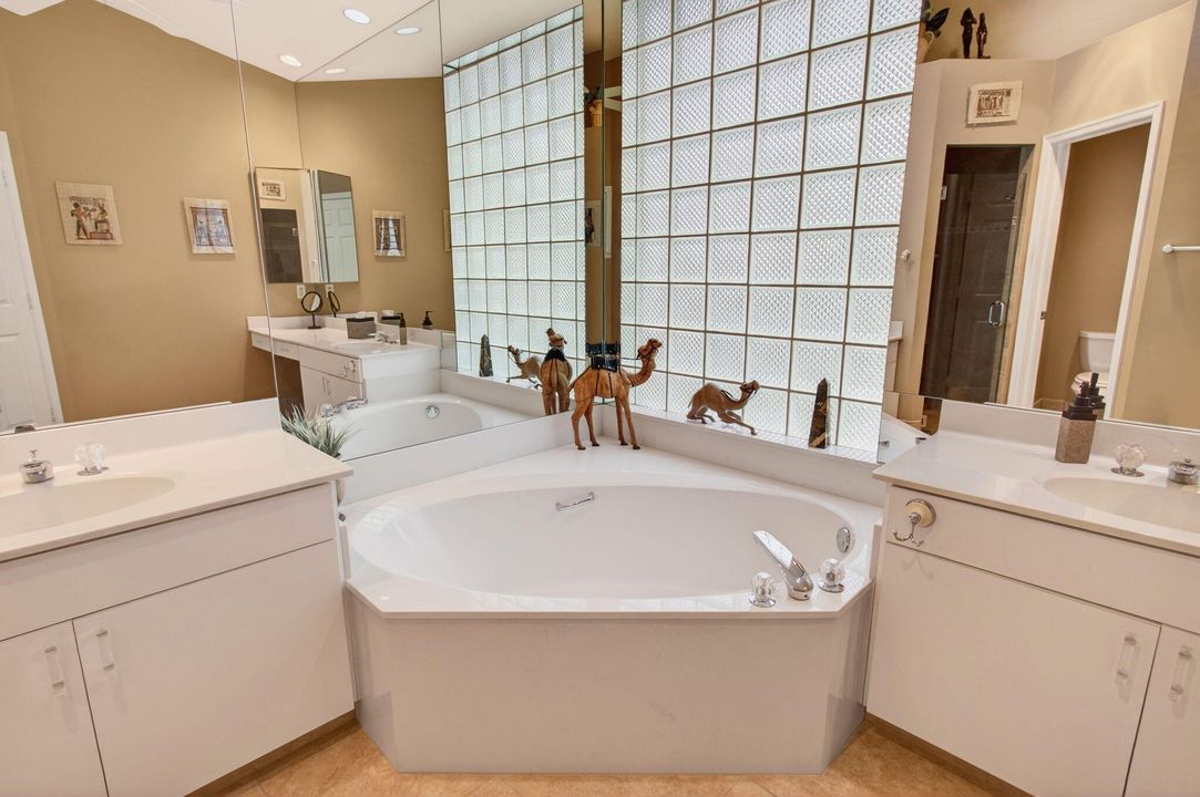 For Sale: $519,000 (3 beds, 3 baths, 2402 Square Feet)