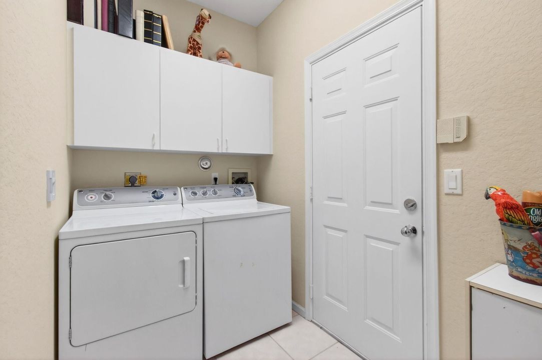 For Sale: $519,000 (3 beds, 3 baths, 2402 Square Feet)