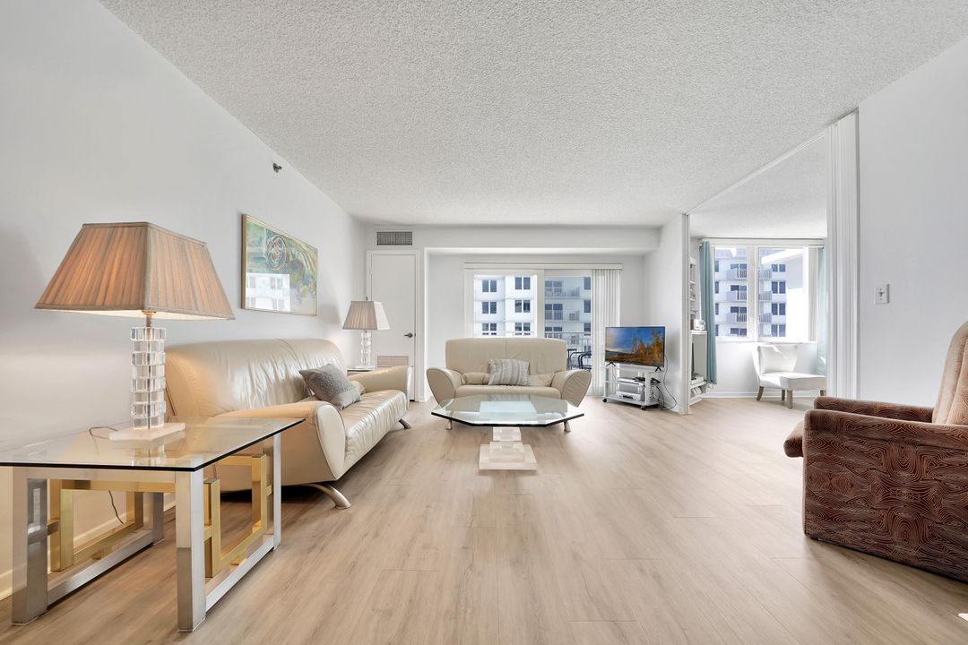 For Rent: $5,900 (2 beds, 2 baths, 1050 Square Feet)