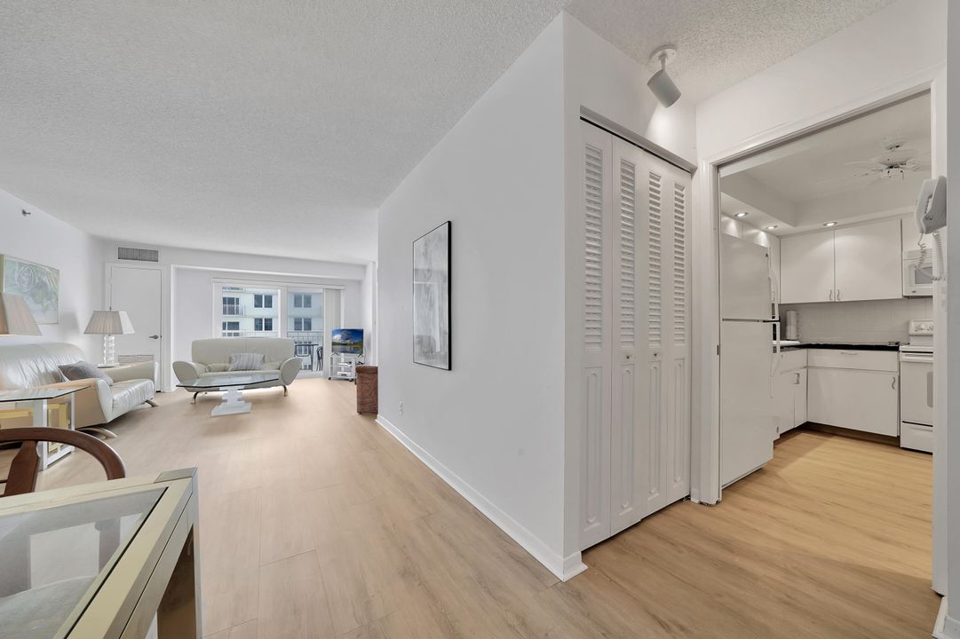 For Rent: $5,900 (2 beds, 2 baths, 1050 Square Feet)