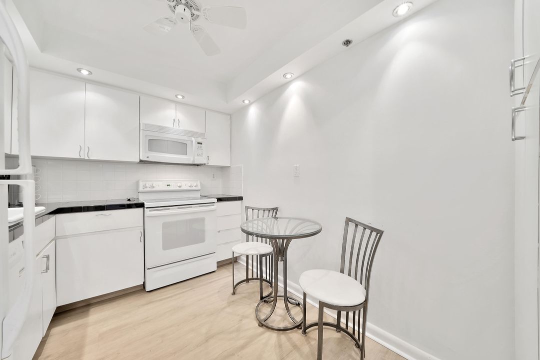 For Rent: $5,900 (2 beds, 2 baths, 1050 Square Feet)