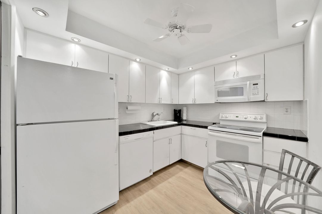 For Rent: $5,900 (2 beds, 2 baths, 1050 Square Feet)