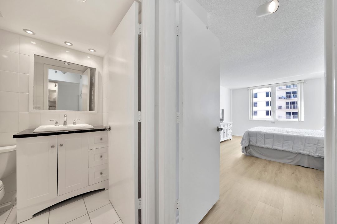 For Rent: $5,900 (2 beds, 2 baths, 1050 Square Feet)