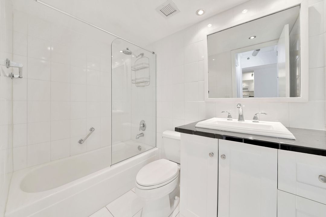 For Rent: $5,900 (2 beds, 2 baths, 1050 Square Feet)