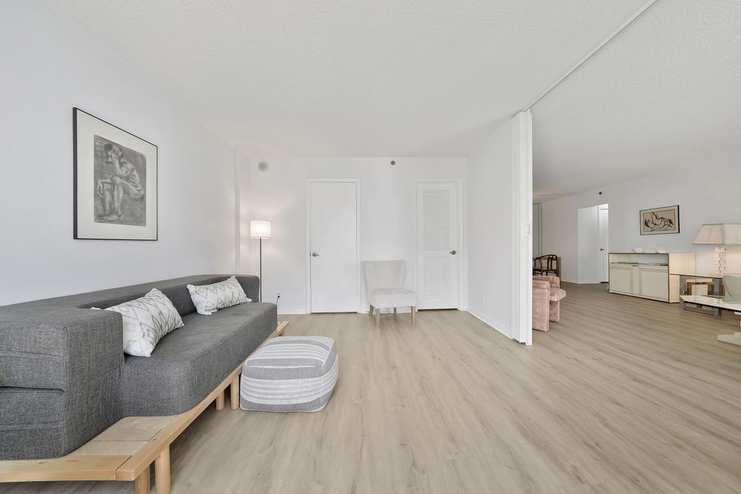 For Rent: $5,900 (2 beds, 2 baths, 1050 Square Feet)