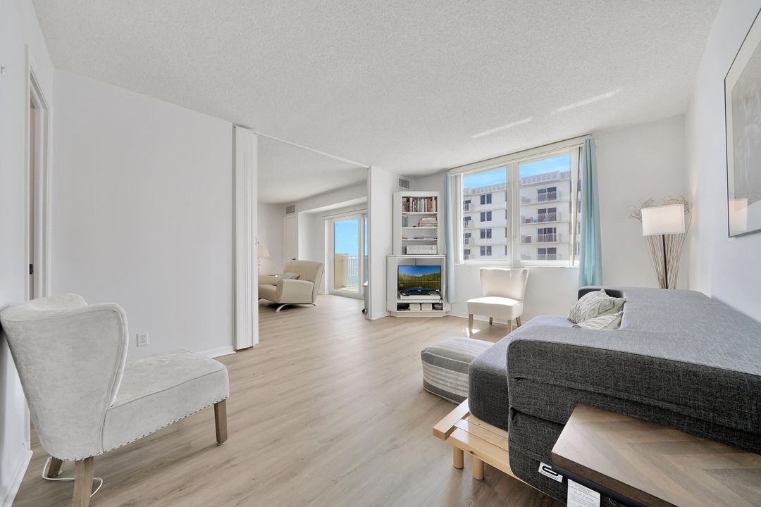 For Rent: $5,900 (2 beds, 2 baths, 1050 Square Feet)