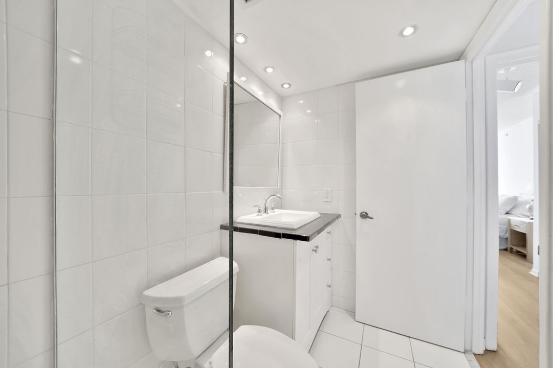 For Rent: $5,900 (2 beds, 2 baths, 1050 Square Feet)