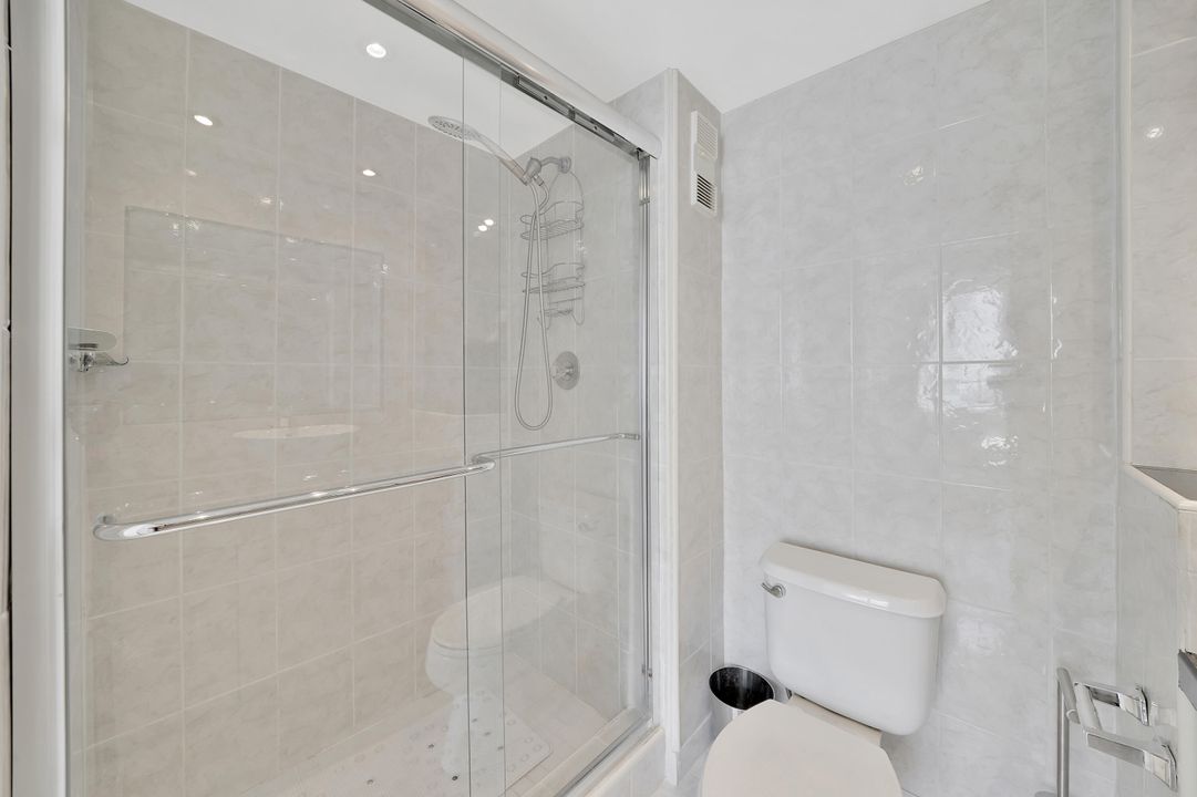 For Rent: $5,900 (2 beds, 2 baths, 1050 Square Feet)