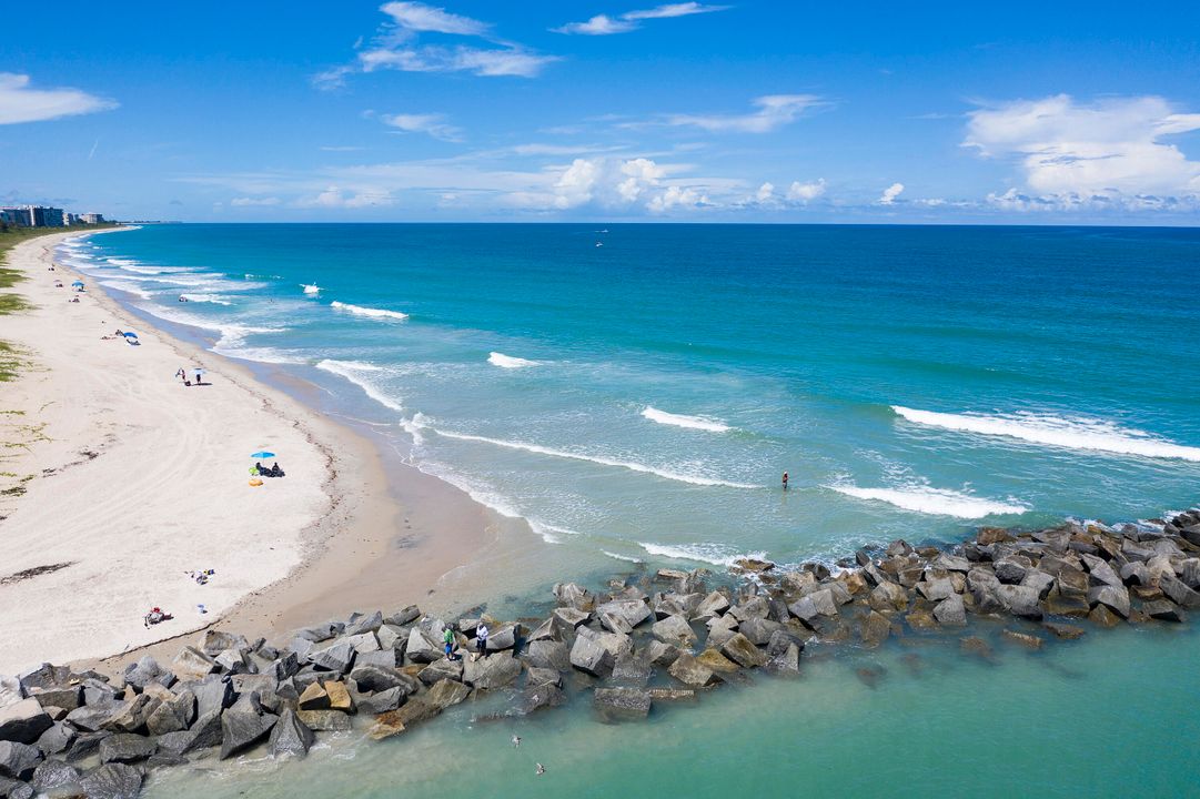 For Sale: $1,200,000 (3 beds, 3 baths, 1880 Square Feet)