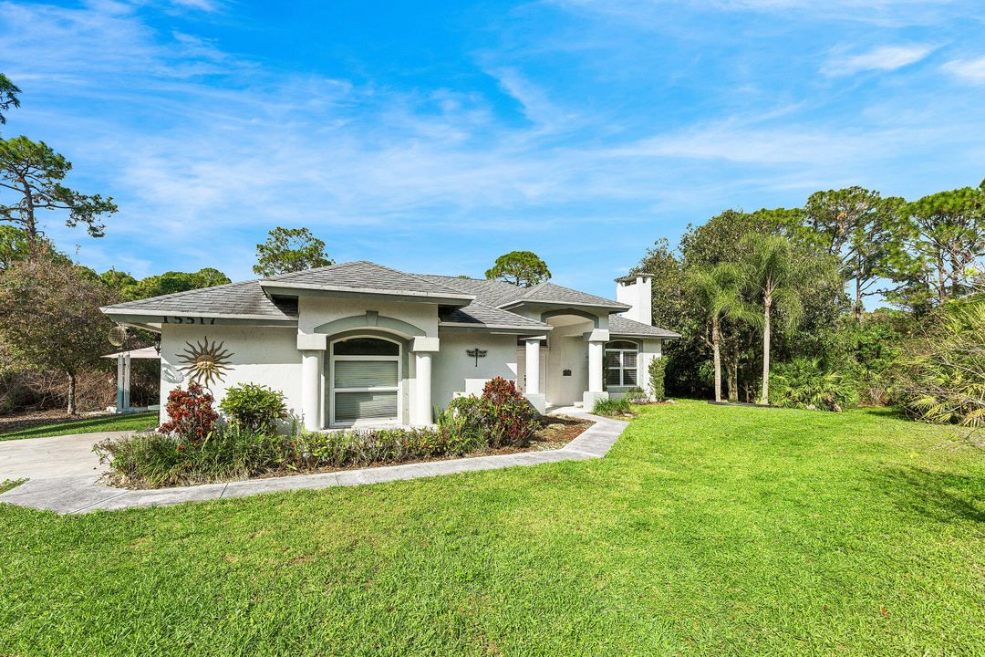 For Sale: $589,000 (3 beds, 2 baths, 1938 Square Feet)