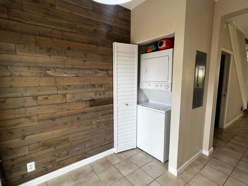 For Rent: $3,200 (2 beds, 2 baths, 1062 Square Feet)